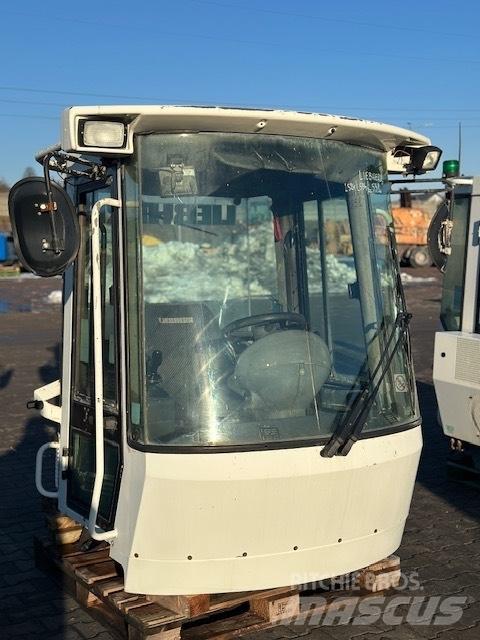 Liebherr L 538 CAB كابينة والداخلية