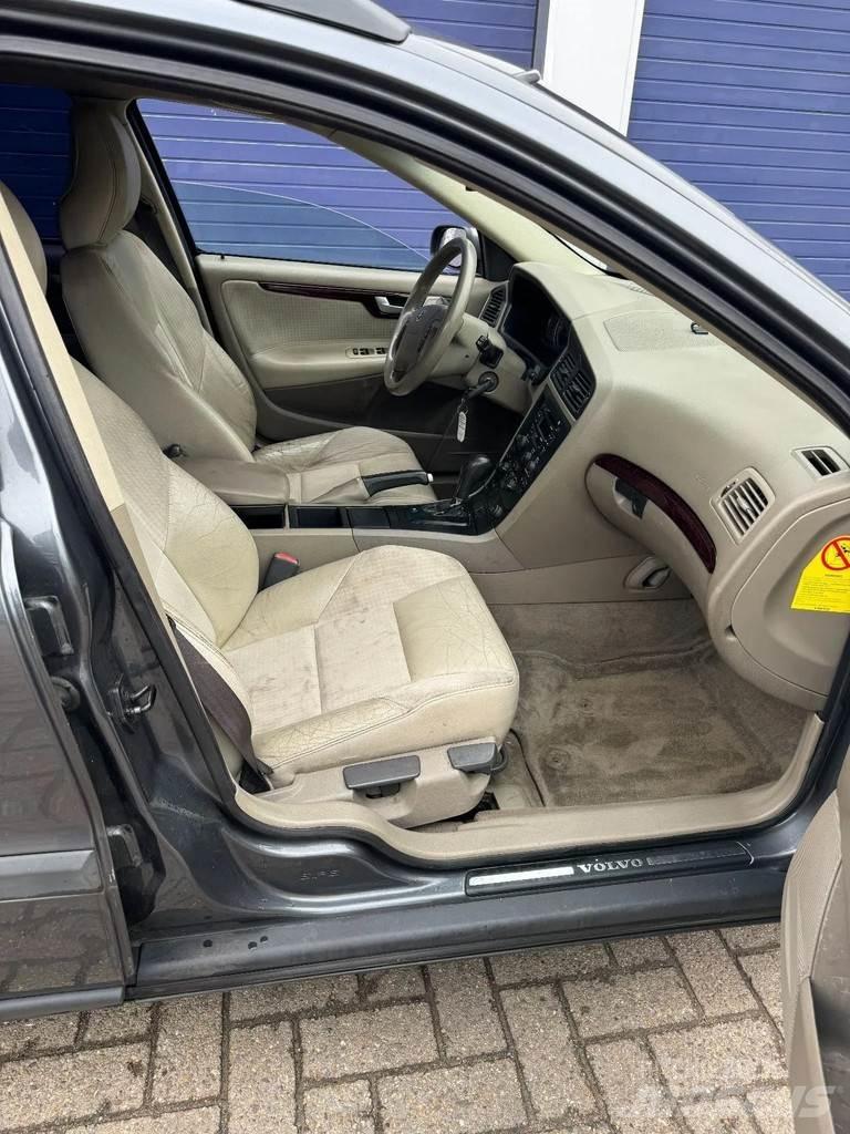 Volvo V70 V70 سيارات