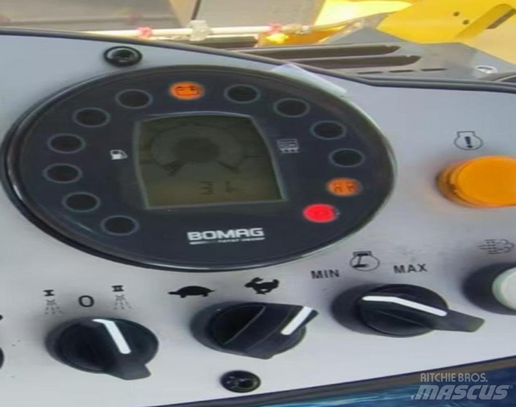 Bomag BW 202 AD-4 مداحل ثنائية الاسطوانة