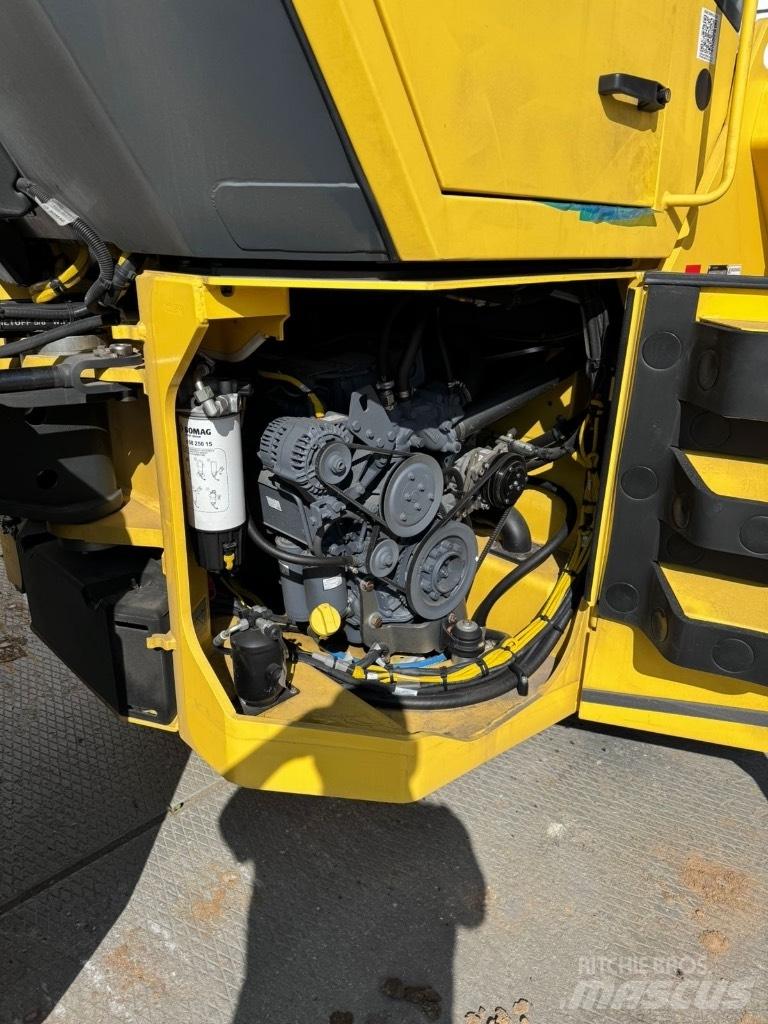 Bomag BW 202 AD-4 مداحل ثنائية الاسطوانة