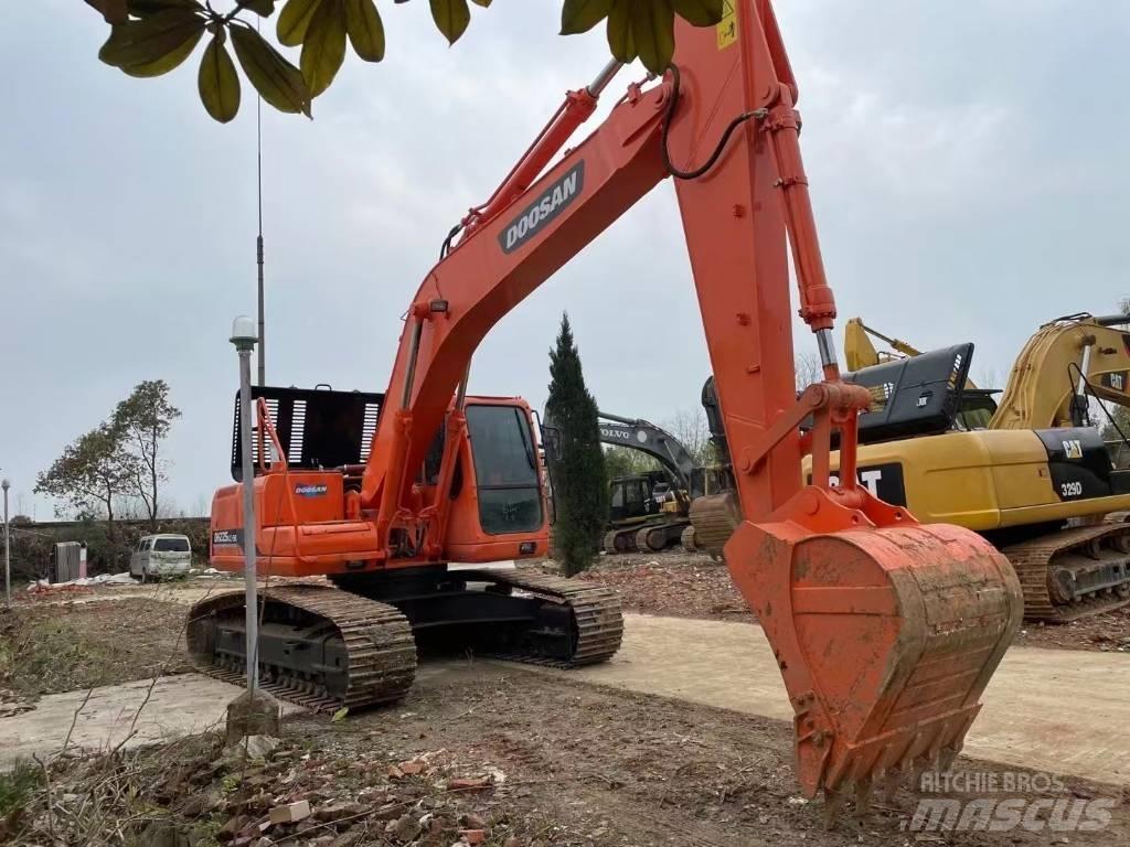 Doosan DH225LC-9E حفارات زحافة