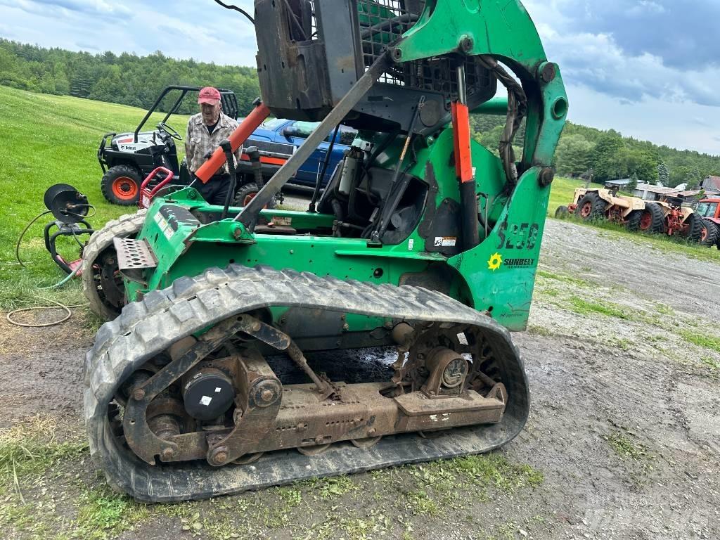 Bobcat S250 لوادر انزلاقية التوجيه