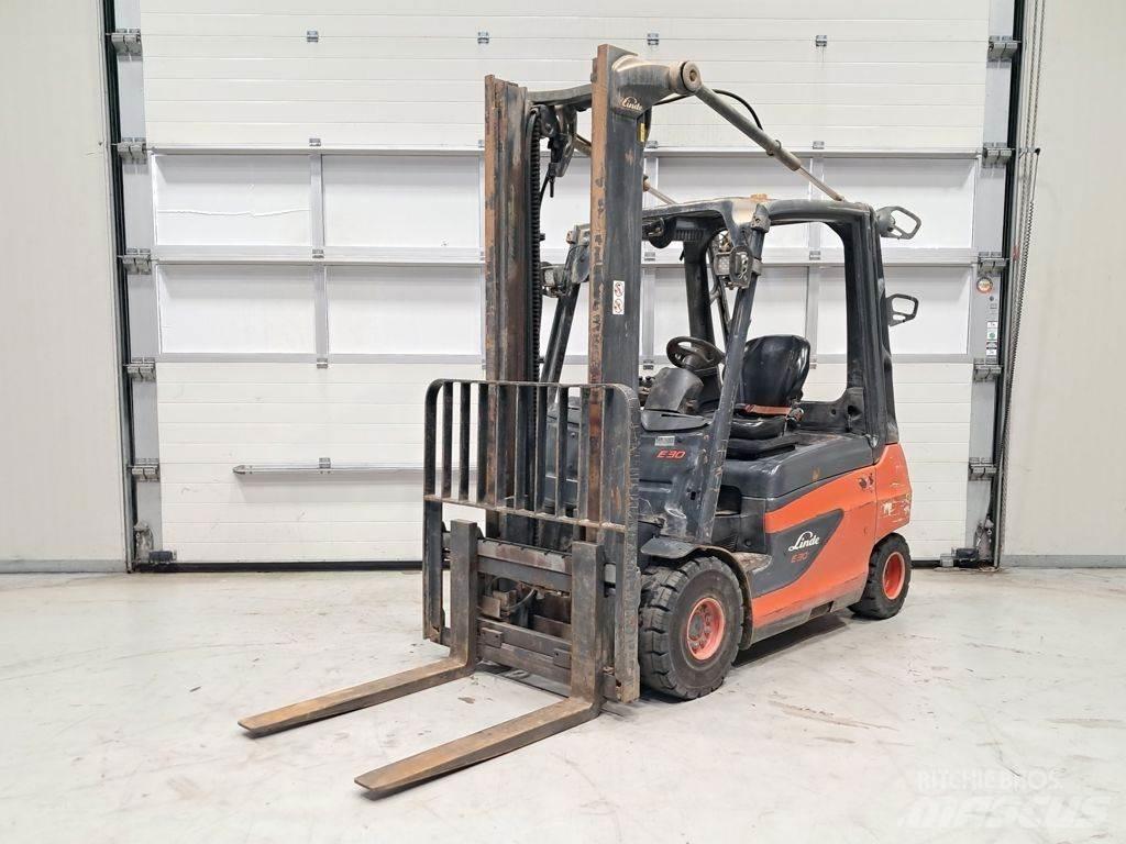 Linde E30-01 شاحنات ذات رافعات شوكية تعمل بالكهرباء