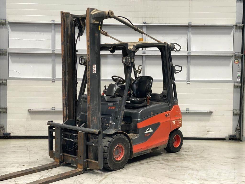 Linde E30-01 شاحنات ذات رافعات شوكية تعمل بالكهرباء