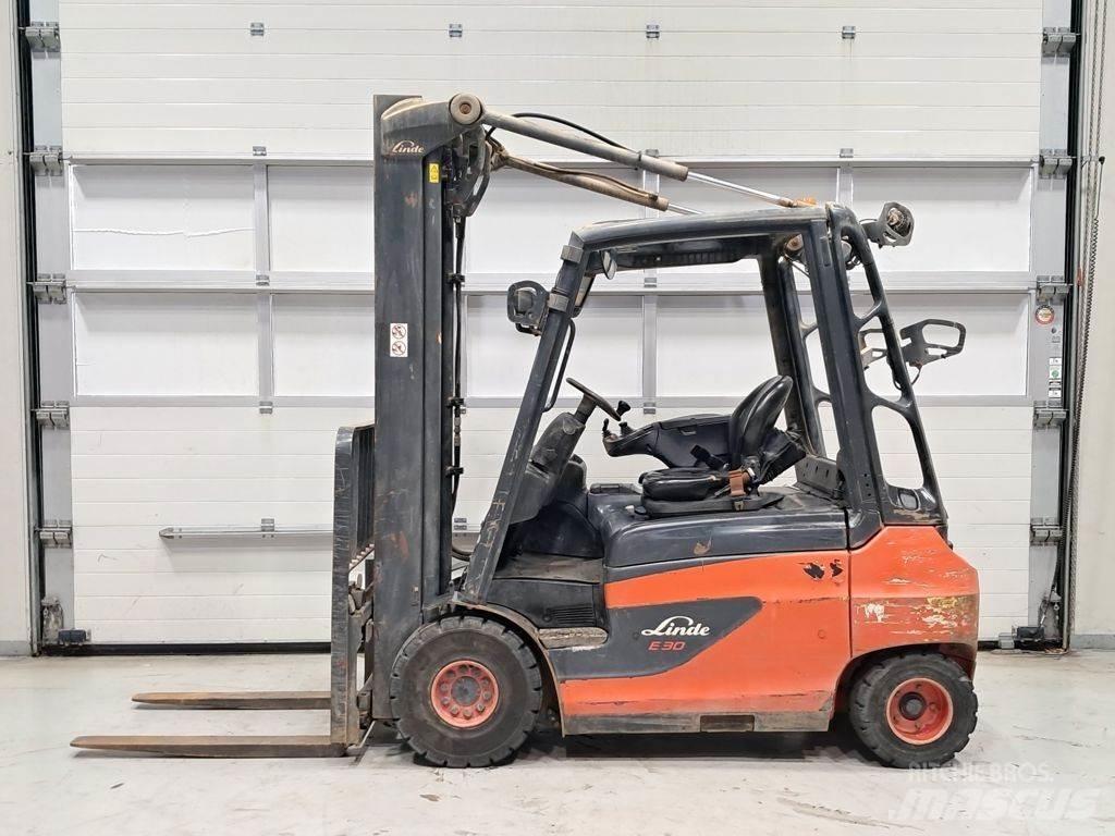 Linde E30-01 شاحنات ذات رافعات شوكية تعمل بالكهرباء
