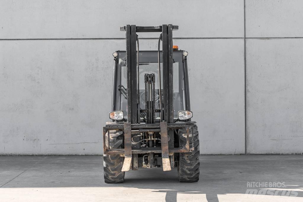 Manitou MC 25-4 شاحنات الديزل