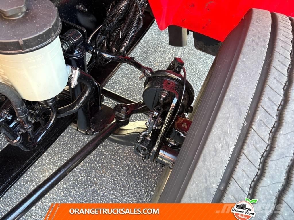 International 4300 شاحنات بمقصورة وهيكل