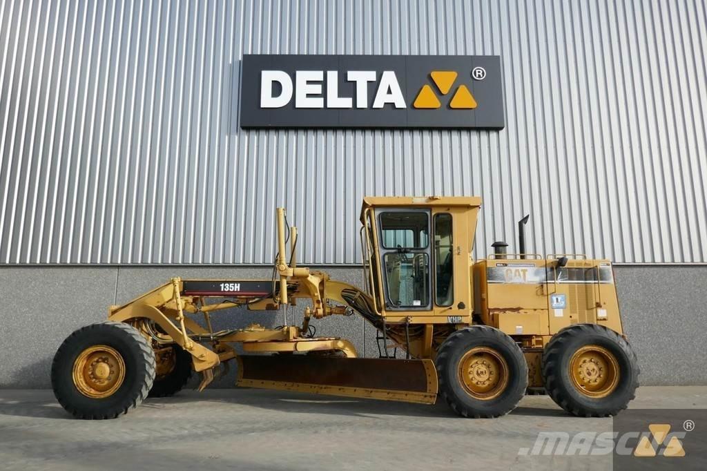 CAT 135H معدات تمهيد الطرق