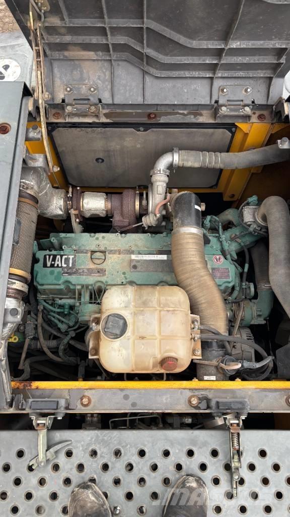 Volvo EC 250 EL حفارات زحافة