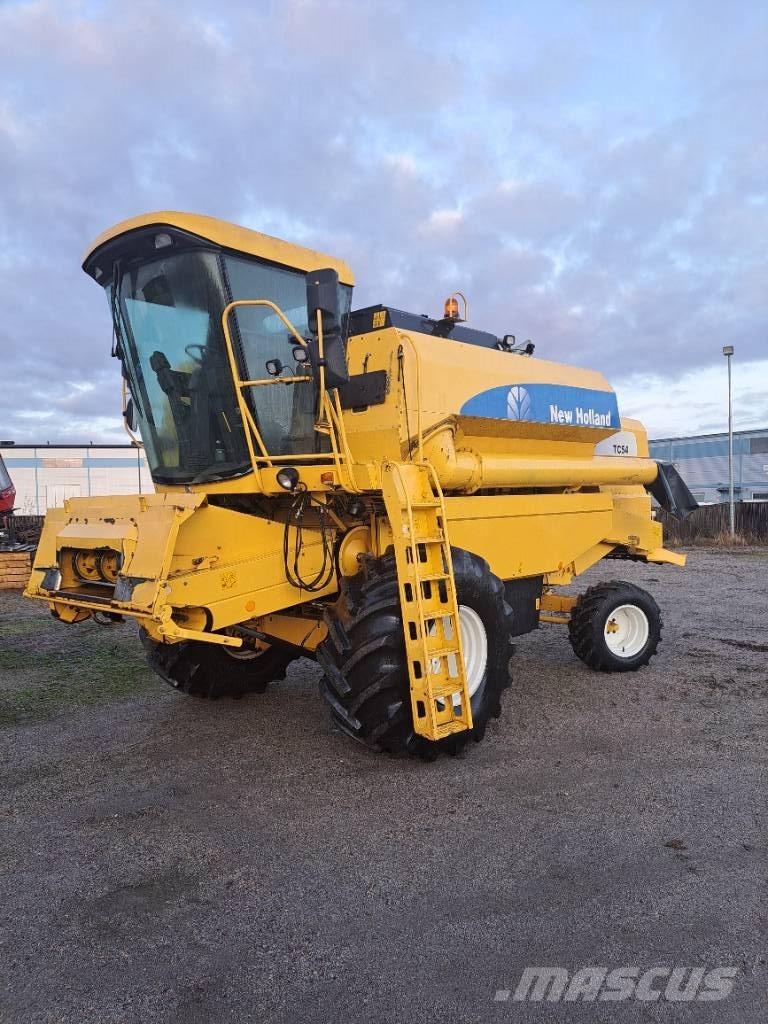 New Holland TC 54 حصادات