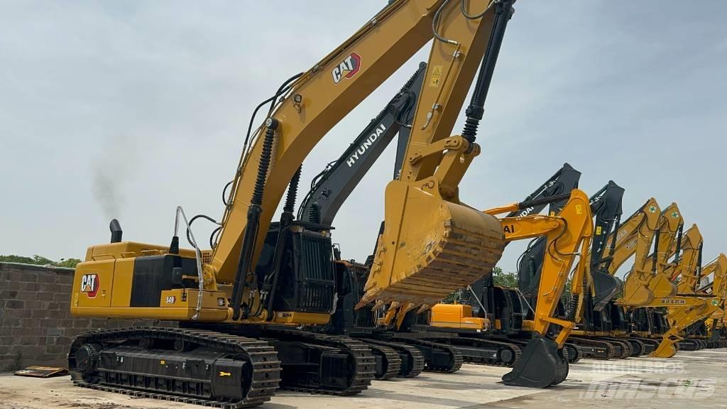CAT 349 D حفارات زحافة