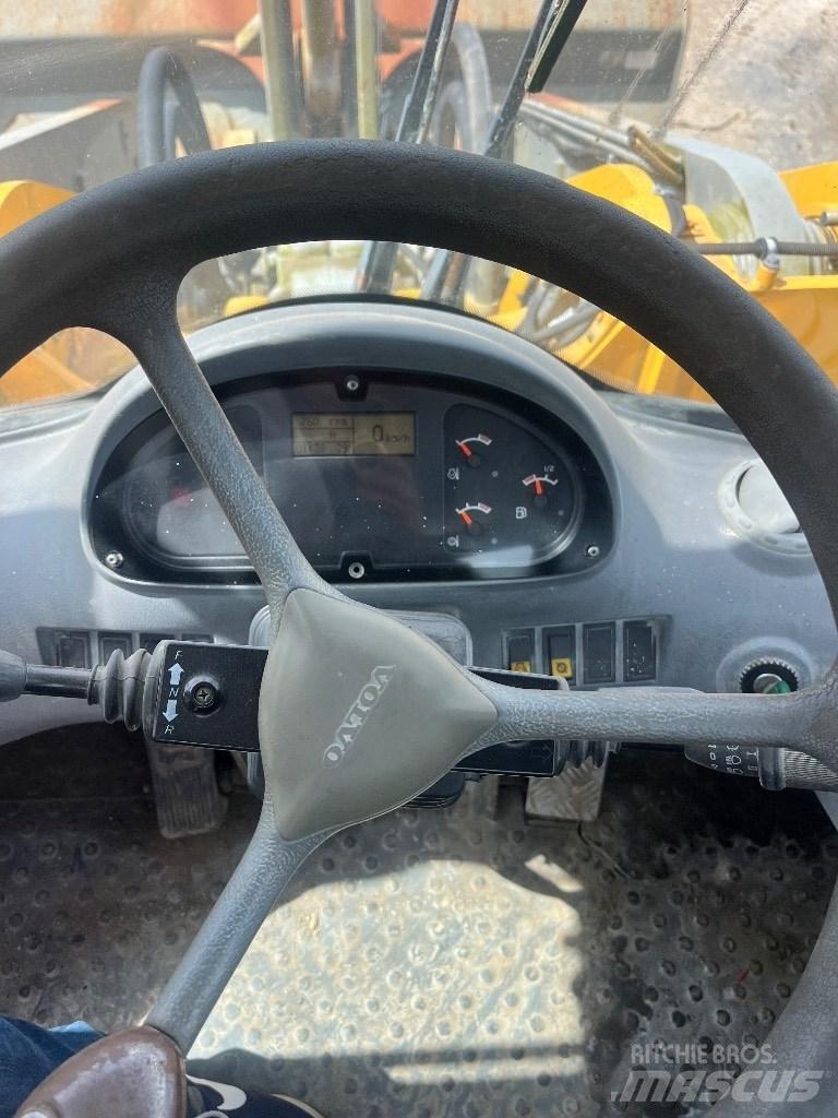 Volvo L 180 E لوادر بعجل