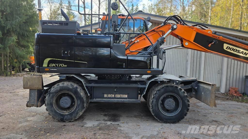 Doosan DX 170 W حفارات بعجل