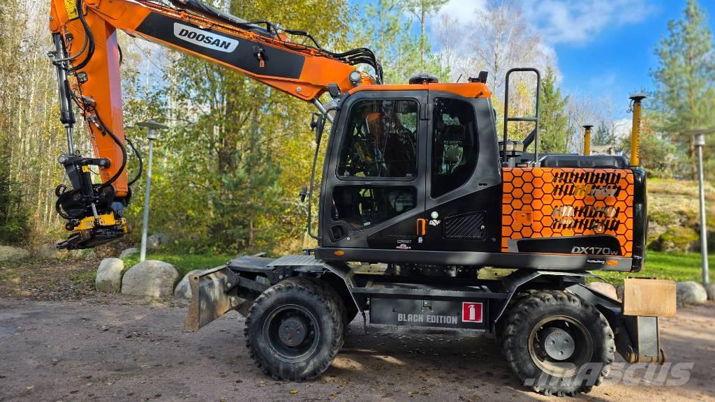 Doosan DX 170 W حفارات بعجل
