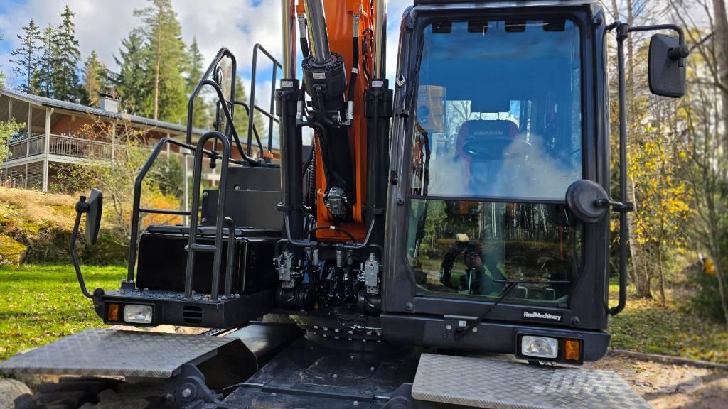 Doosan DX 170 W حفارات بعجل