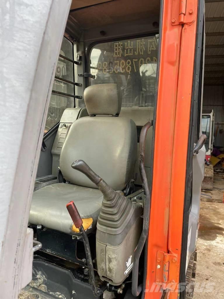 Hitachi ZX 80 حفارات زحافة