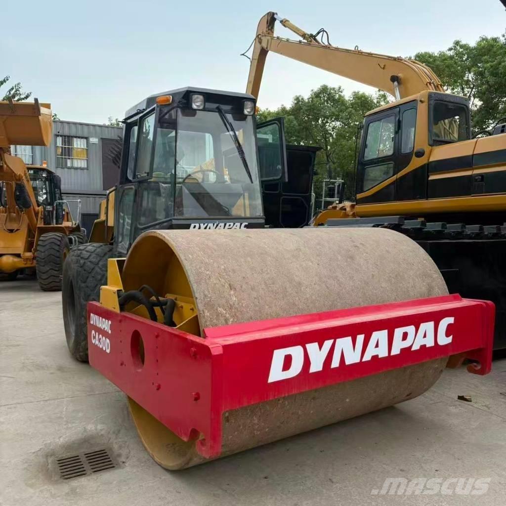 Dynapac CA 30 D مداحل أحادية الأسطوانة