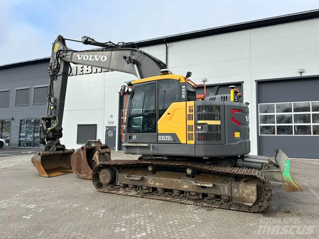 Volvo ECR 235 E LC حفارات زحافة