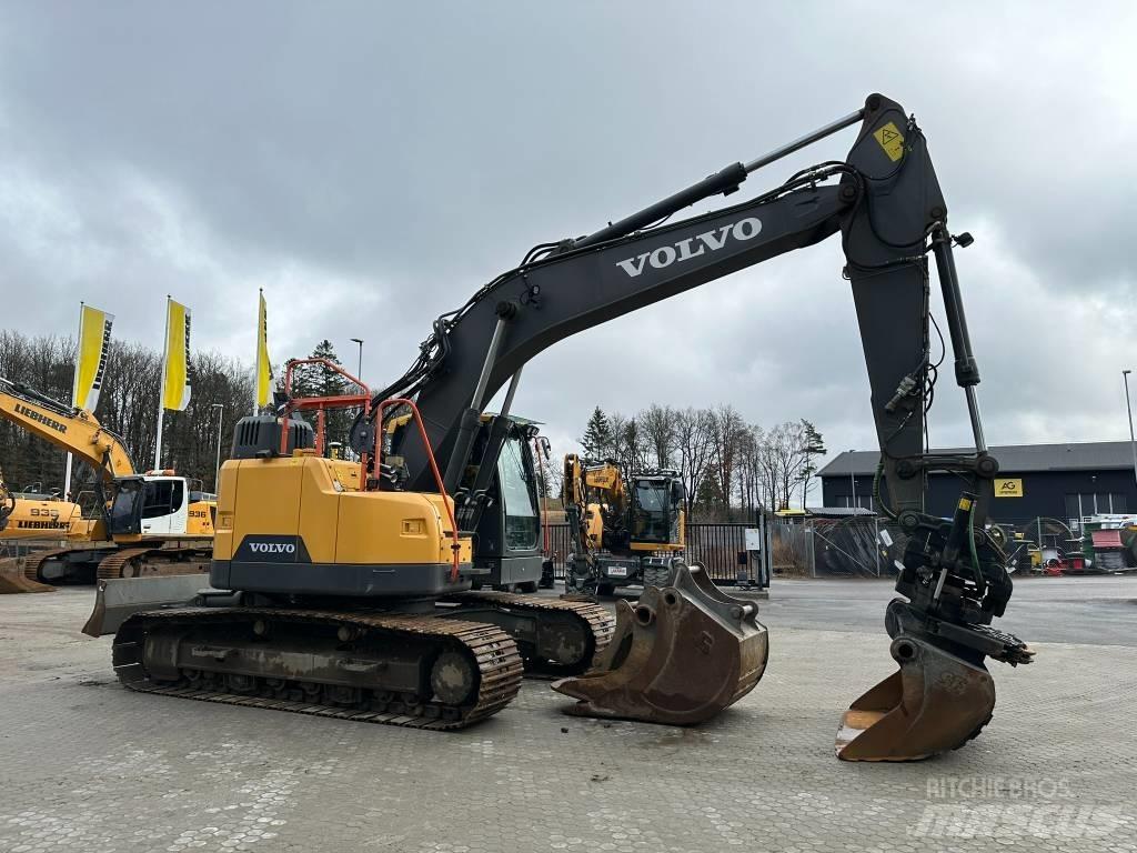 Volvo ECR 235 E LC حفارات زحافة