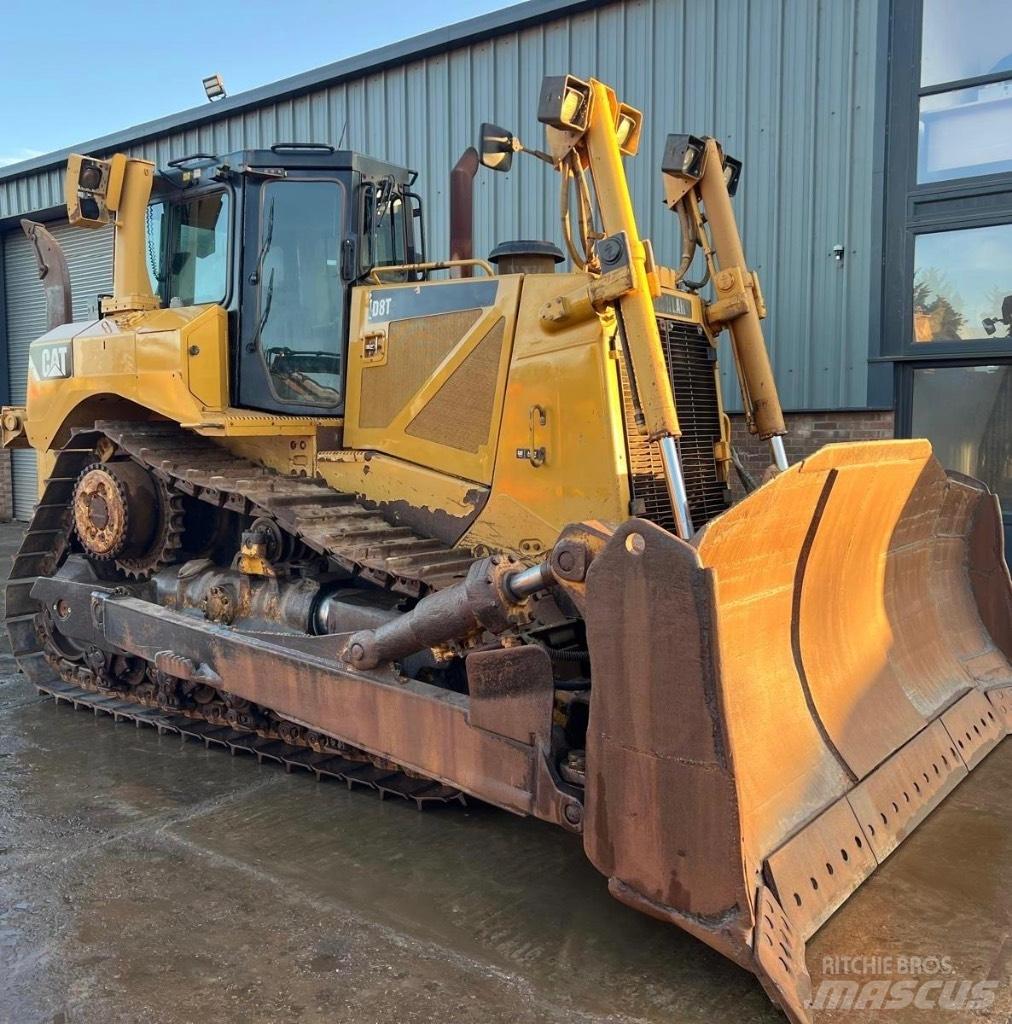 CAT D 8 T بلدوزرات مجنزرة