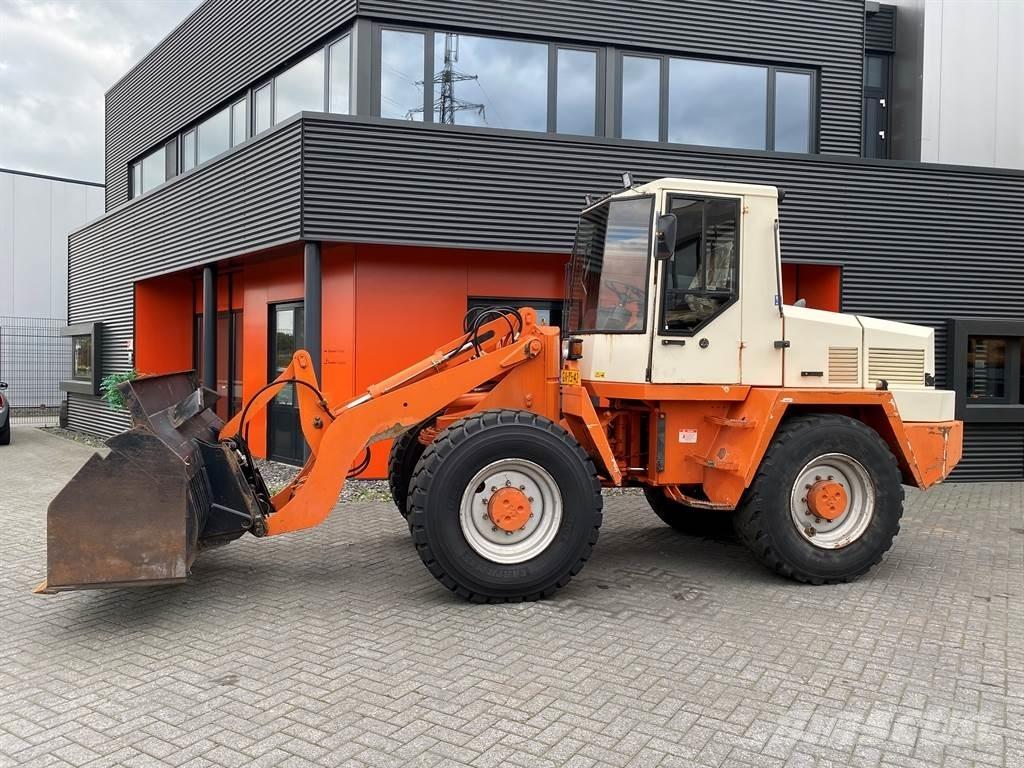 Schaeff SKS 661 لوادر بعجل