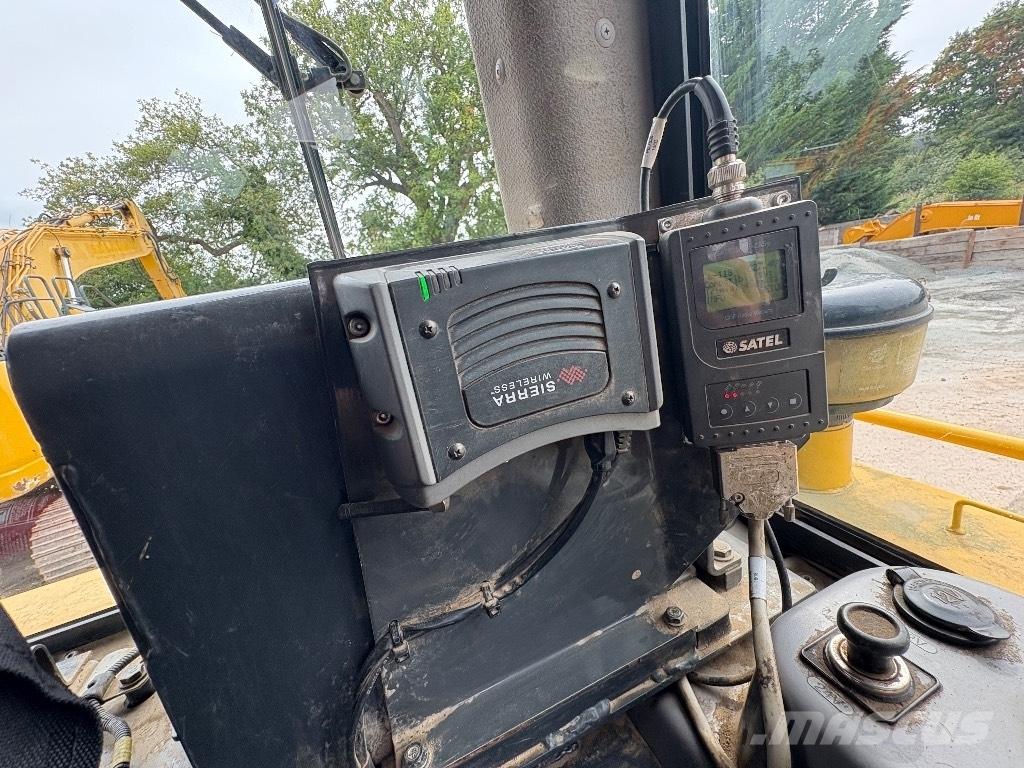 Komatsu D65PXI-18 بلدوزرات مجنزرة