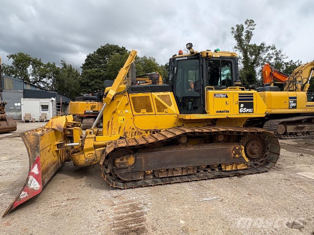 Komatsu D65PXI-18 بلدوزرات مجنزرة
