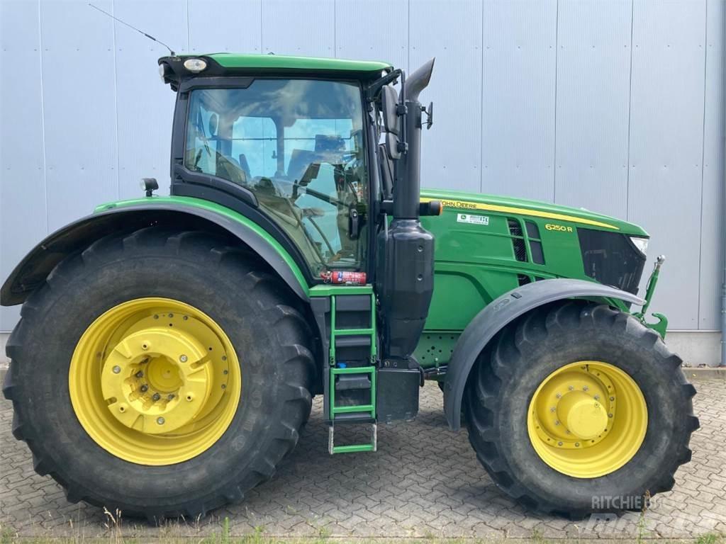 John Deere 6250R الجرارات