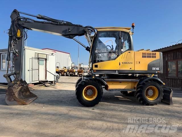 Volvo EW 140 C حفارات بعجل