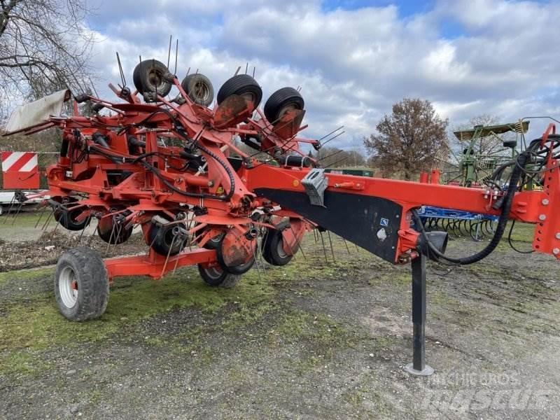 Kuhn GF 13002 مكابس وميبسات التبن