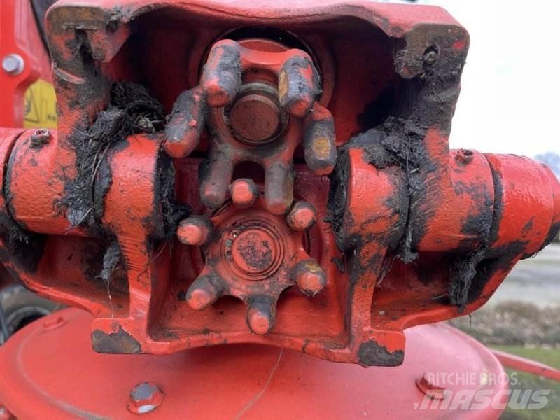 Kuhn GF 13002 مكابس وميبسات التبن