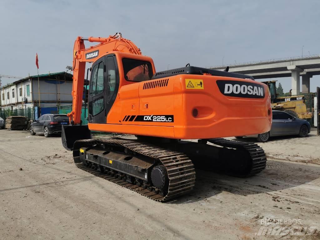 Doosan DX 225 LC حفارات صغيرة أقل من 7 طن (حفارات صغيرة)