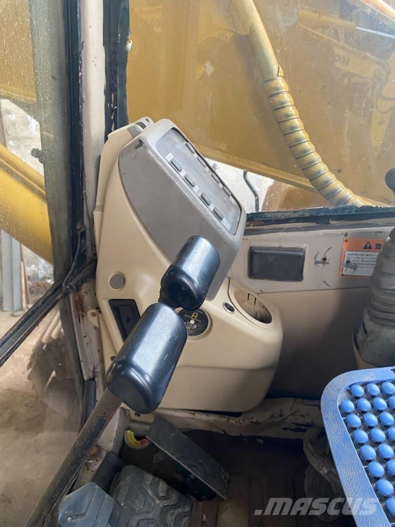CAT 320 B حفارات زحافة