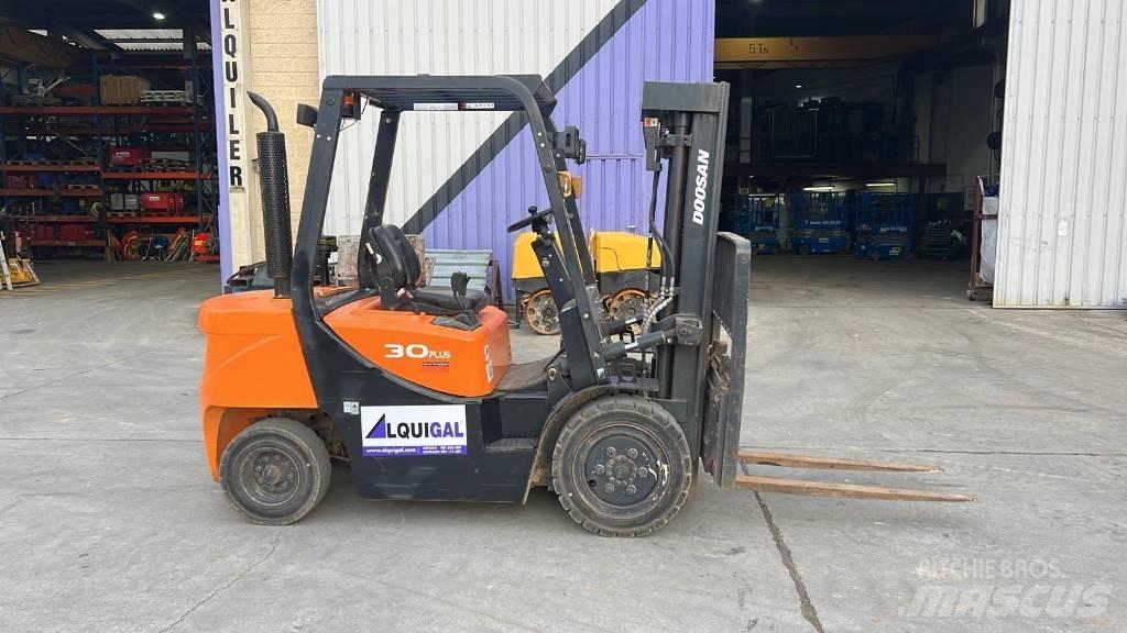 Doosan D 30 G شاحنات الديزل