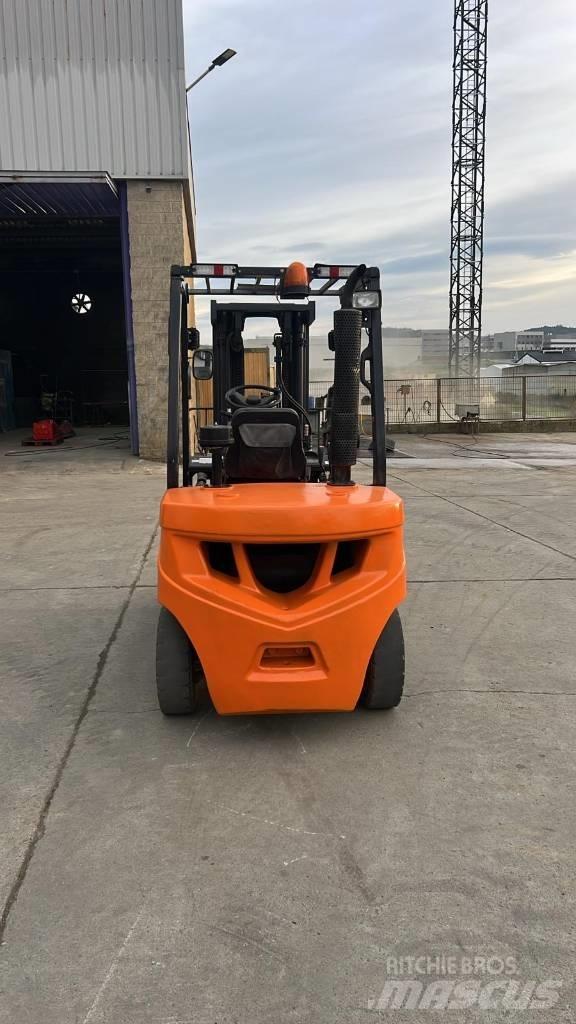Doosan D 30 G شاحنات الديزل