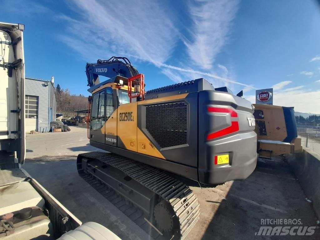 Volvo EC 250 EL حفارات زحافة