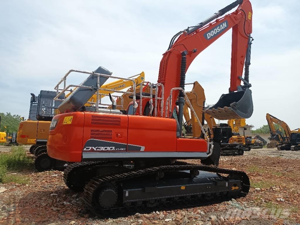 Doosan DX 300 حفارات زحافة