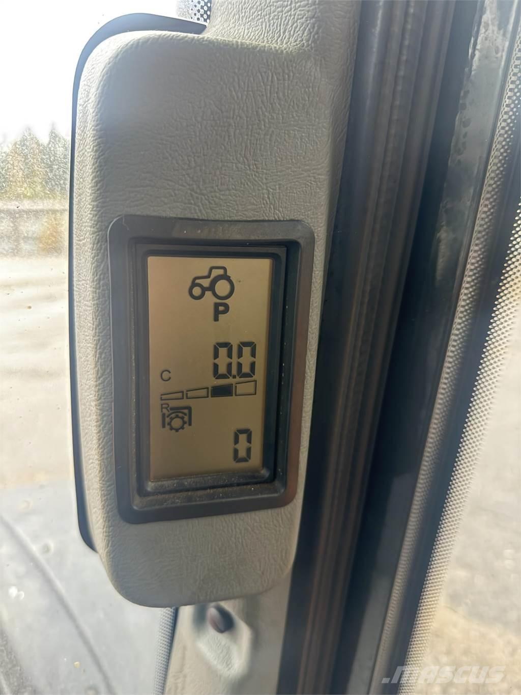 Valtra N142 الجرارات