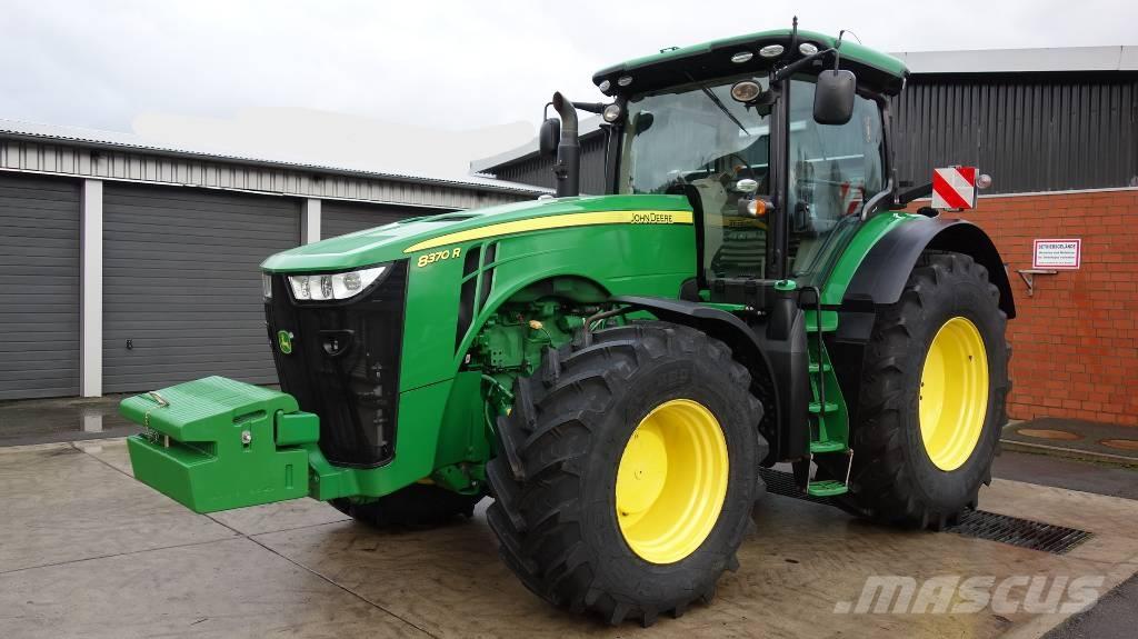 John Deere 8370 R الجرارات