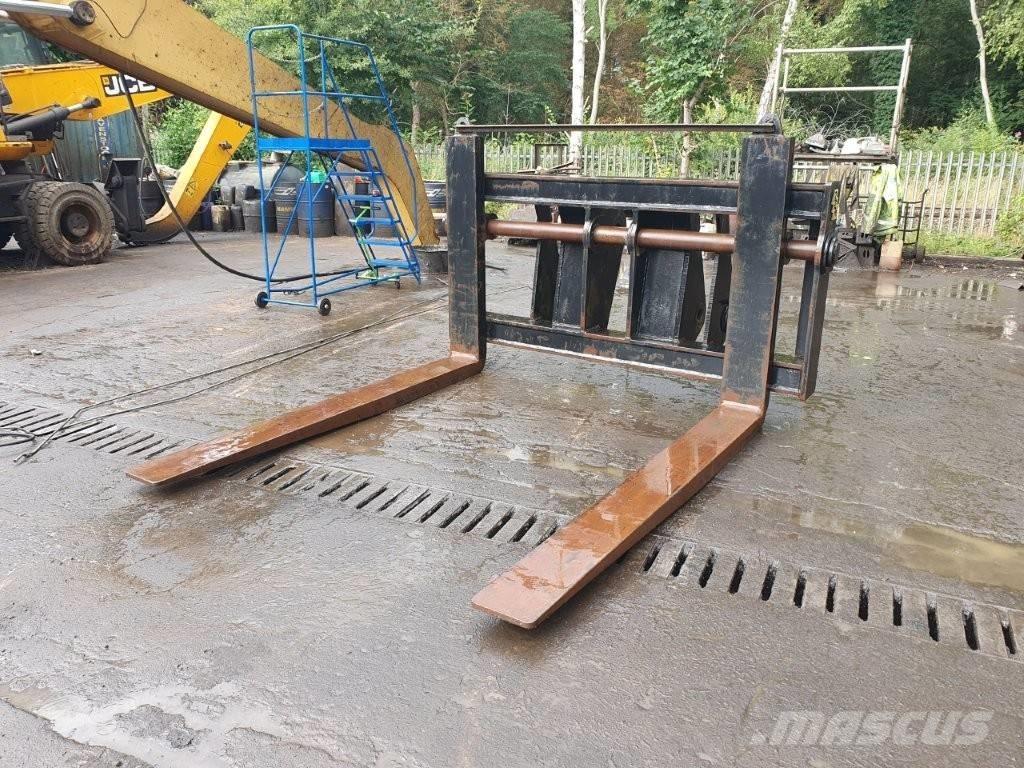 Volvo L 220 D شوكات