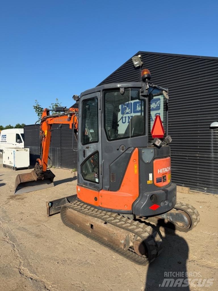 Hitachi ZX 33 حفارات زحافة