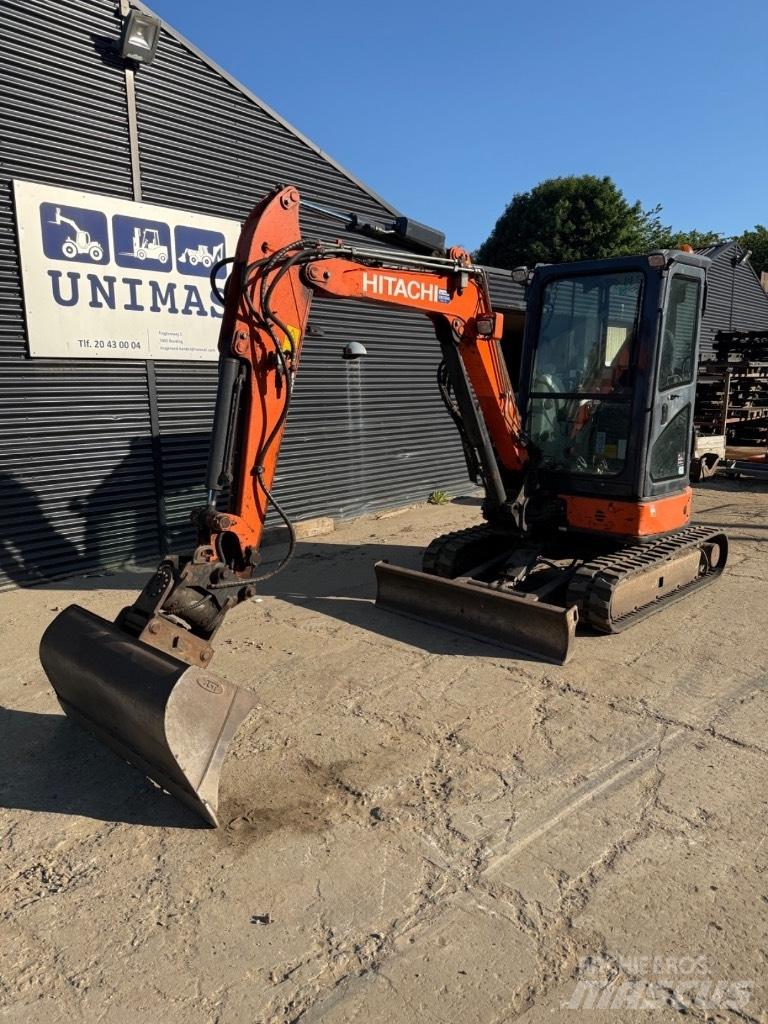 Hitachi ZX 33 حفارات زحافة