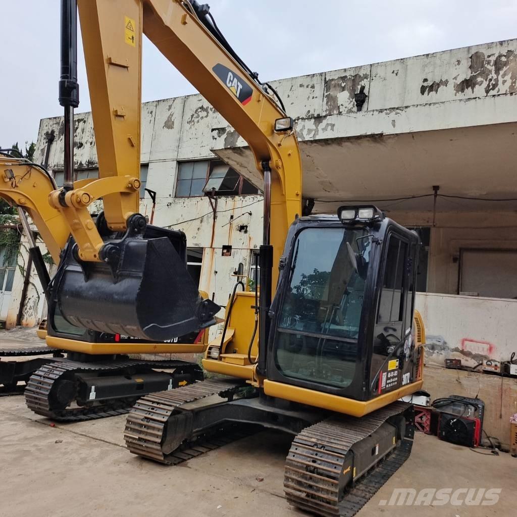 CAT 307 D حفارات زحافة