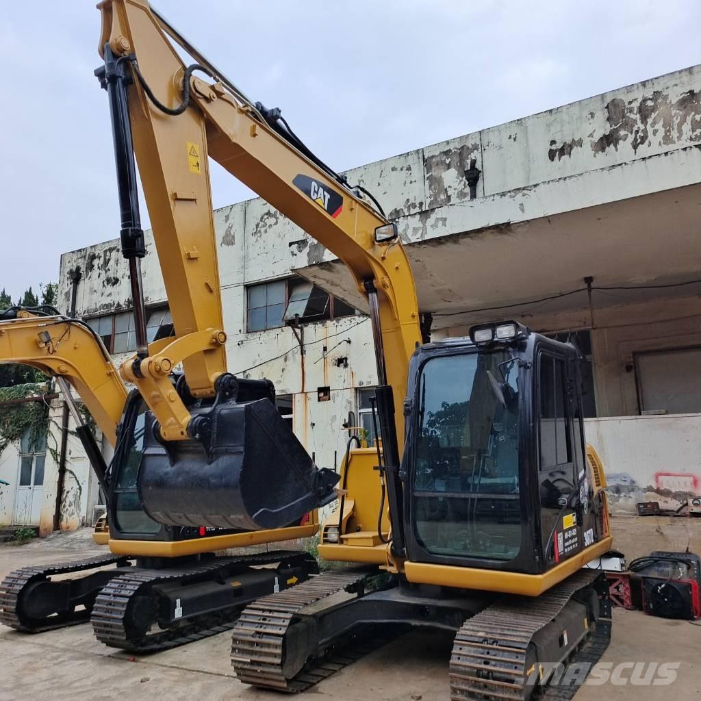 CAT 307 D حفارات زحافة