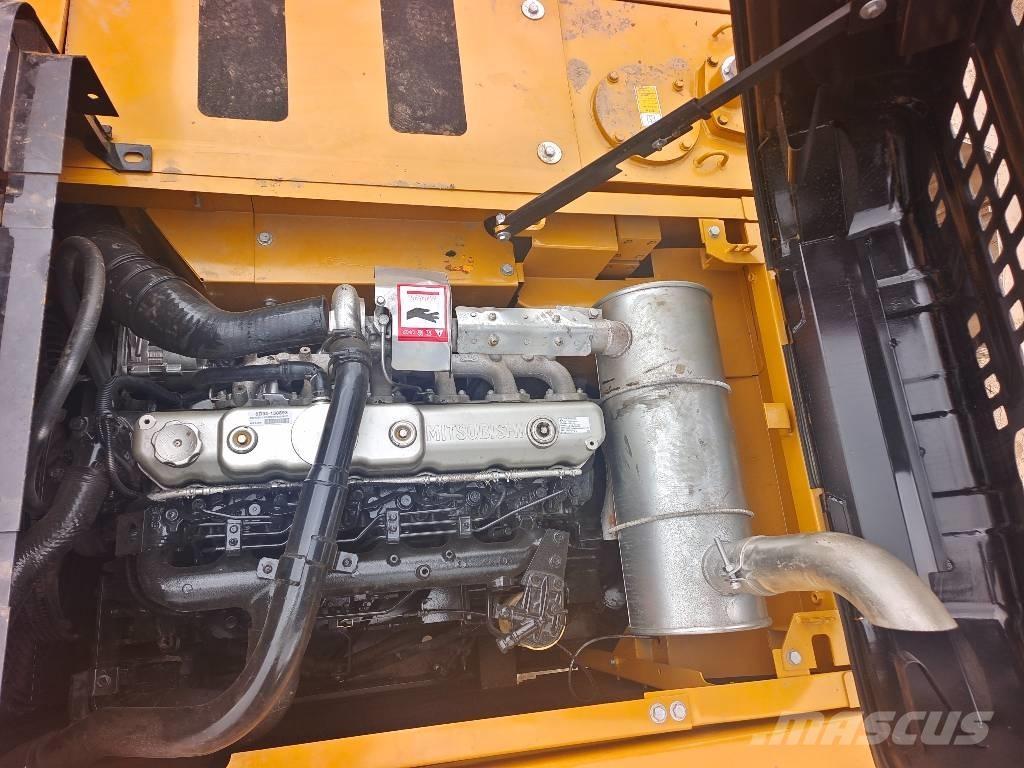 Sany SY 215 C حفارات زحافة