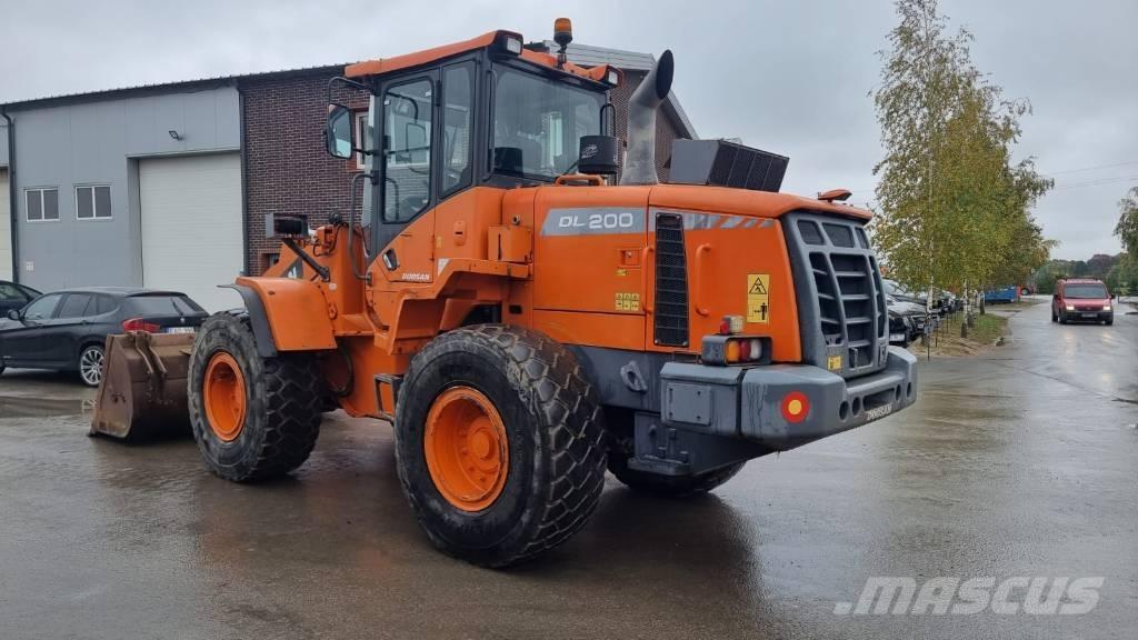 Doosan DL 200-3 لوادر بعجل