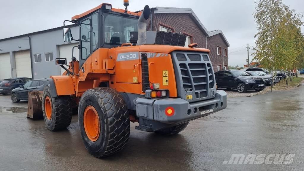 Doosan DL 200-3 لوادر بعجل