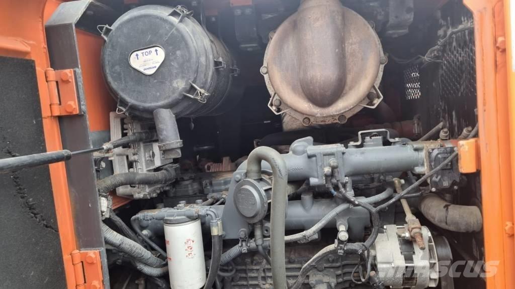 Doosan DL 200-3 لوادر بعجل