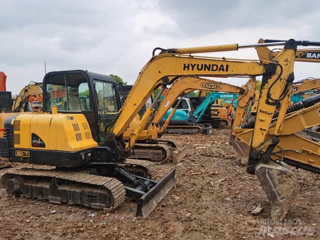 Hyundai R60 حفارات زحافة