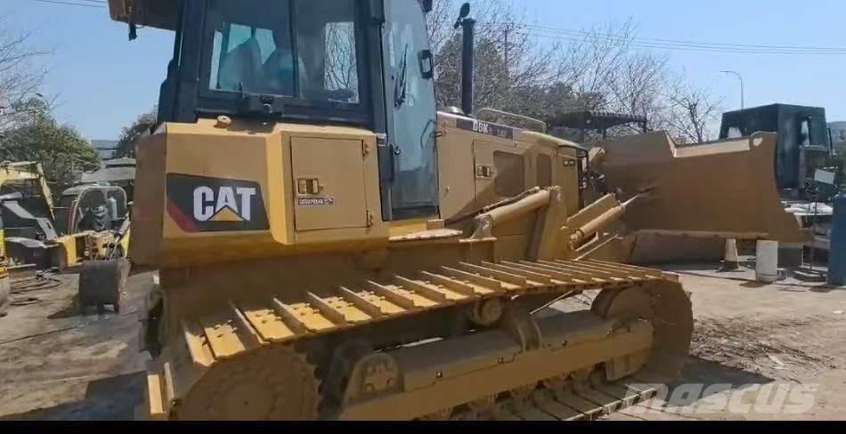 CAT D 6 K XLP بلدوزرات مجنزرة